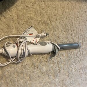 White Beachwaver curling Iron